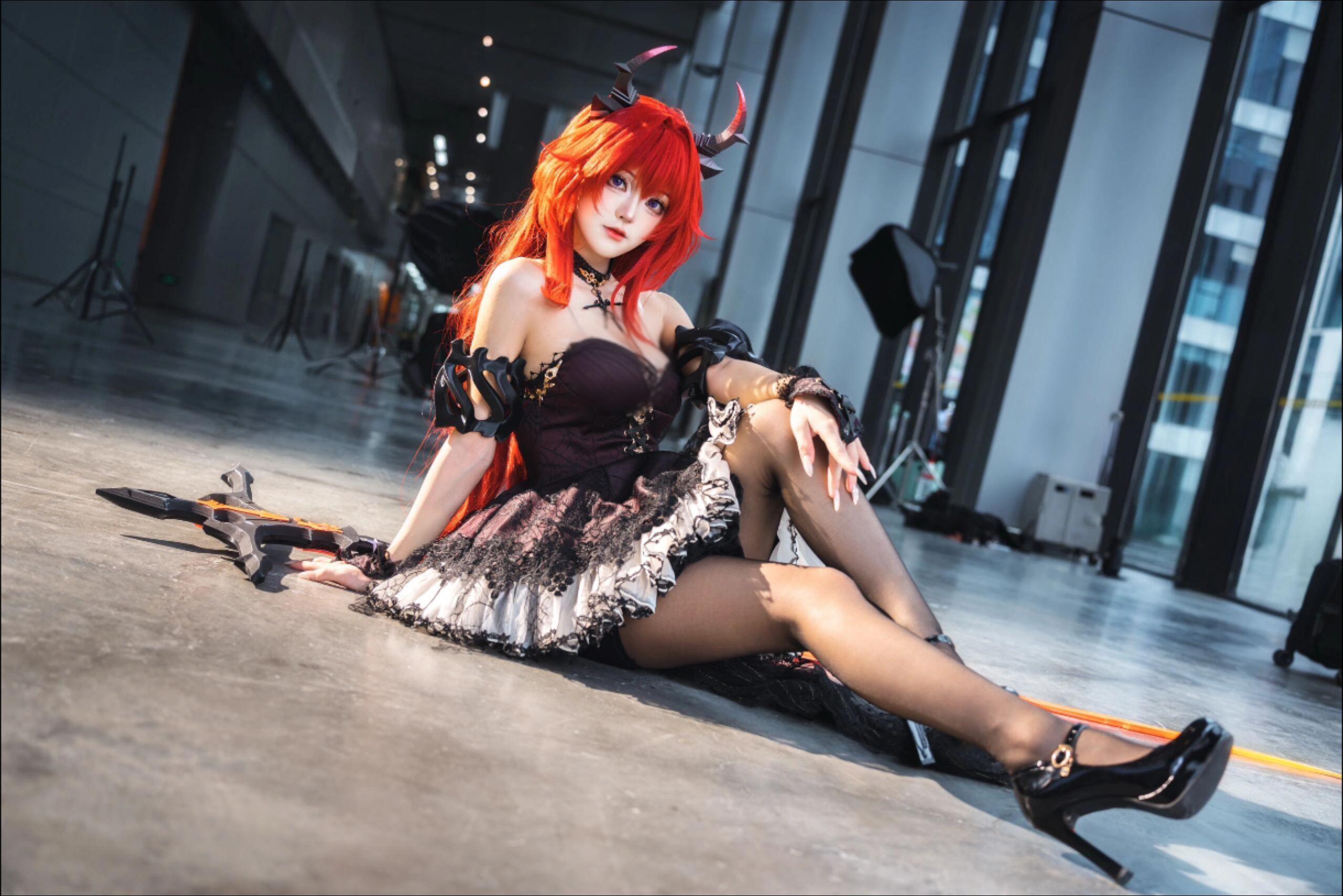 这腿又长又白又细 史尔特尔cos 明日方舟cos cosplay 漫展...