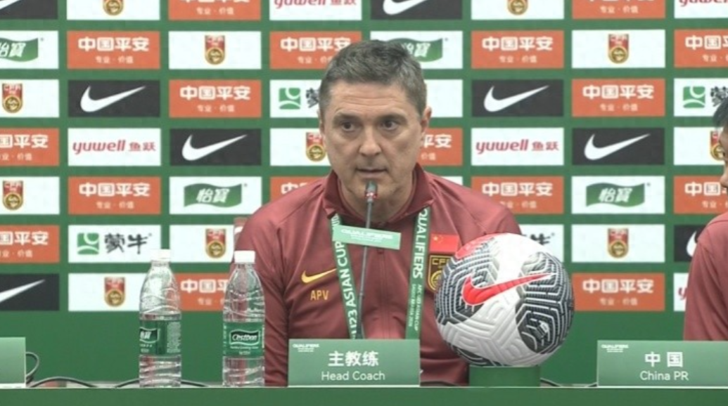 U23亚预赛首轮，中国队2-1击败东帝汶，赛后球队主帅安东尼奥出席了新闻发布会。