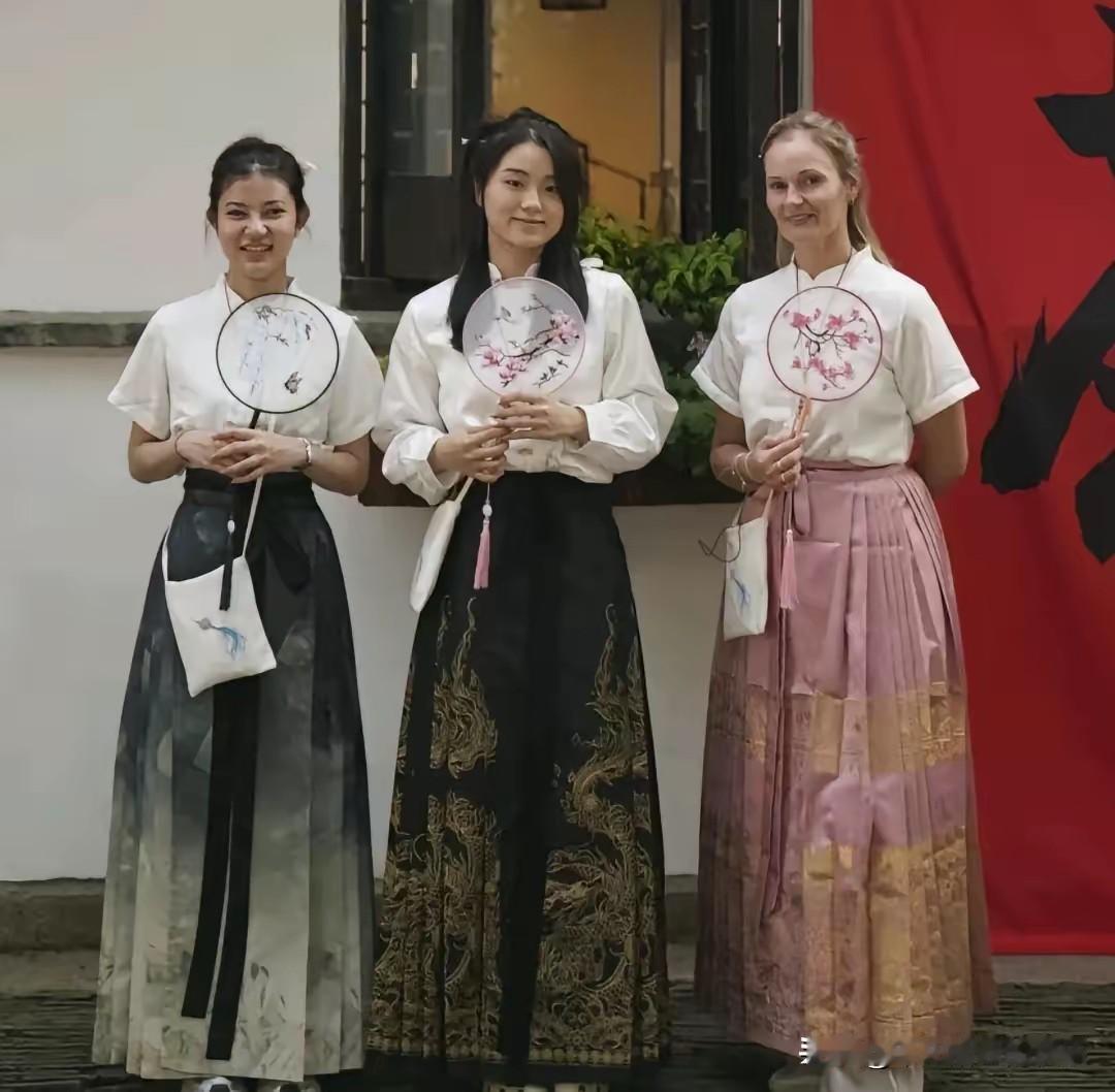 赛场下姐妹深情，赛场上毫不留情！白雨露喜获曼谷女子斯诺克公开赛冠军。本次比赛的