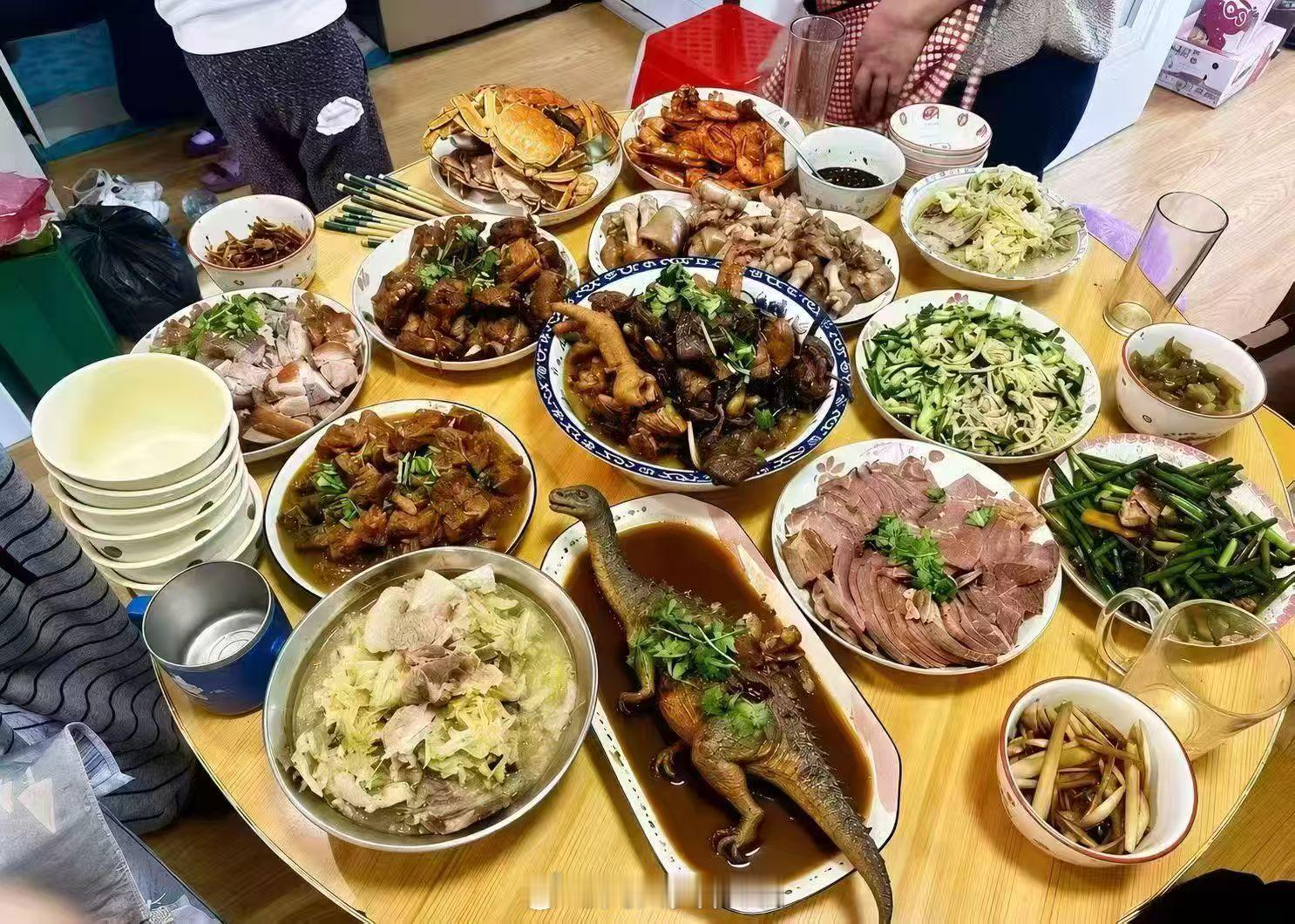 祝大家中秋节快乐，今天的菜很和胃口[大笑]​​​