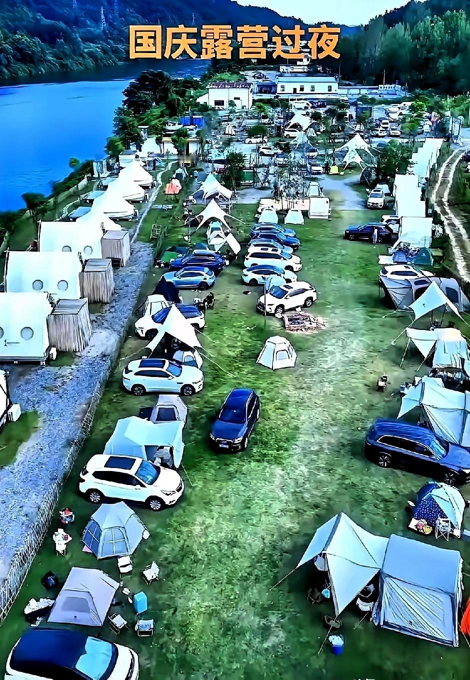 酒店贵到住不起，年轻人直接睡草地！国庆千元一晚的房费，把95后小林逼得在太湖