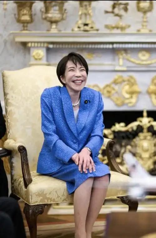 日本这个国家，你跟它讲道理没用，跟它比武器更没用。 历史总在重复相似的剧本，