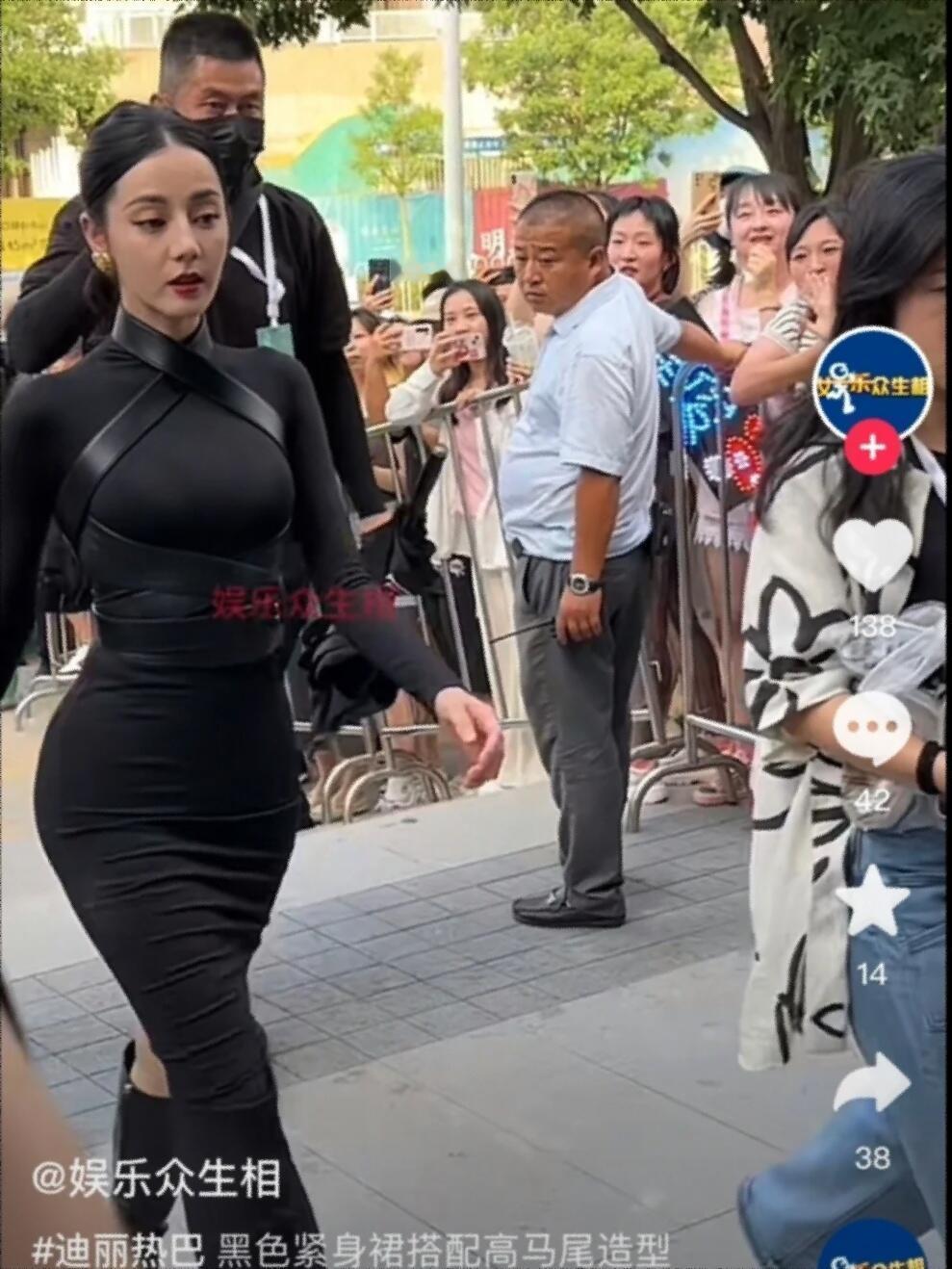 热巴这惊人的腰臀比😱....