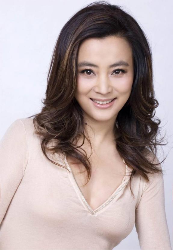 1997年，李玲玉嫁给犹太富商杰瑞，新婚夜，李玲玉开玩笑说表示，难道对方就不怕自