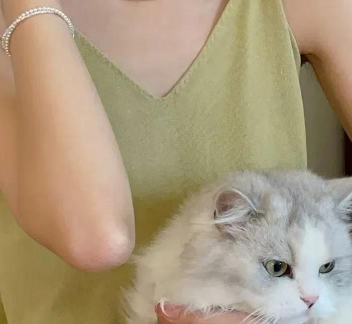 离婚女人为何越活越孤独？揭秘'只索取不付出'的致命感情陷阱！