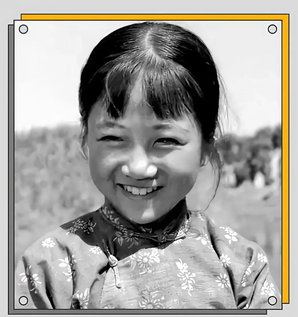 72岁。演小英子那个演员。就那个在芦苇荡里，眼睛亮得像星子，一声“嘎子哥”能