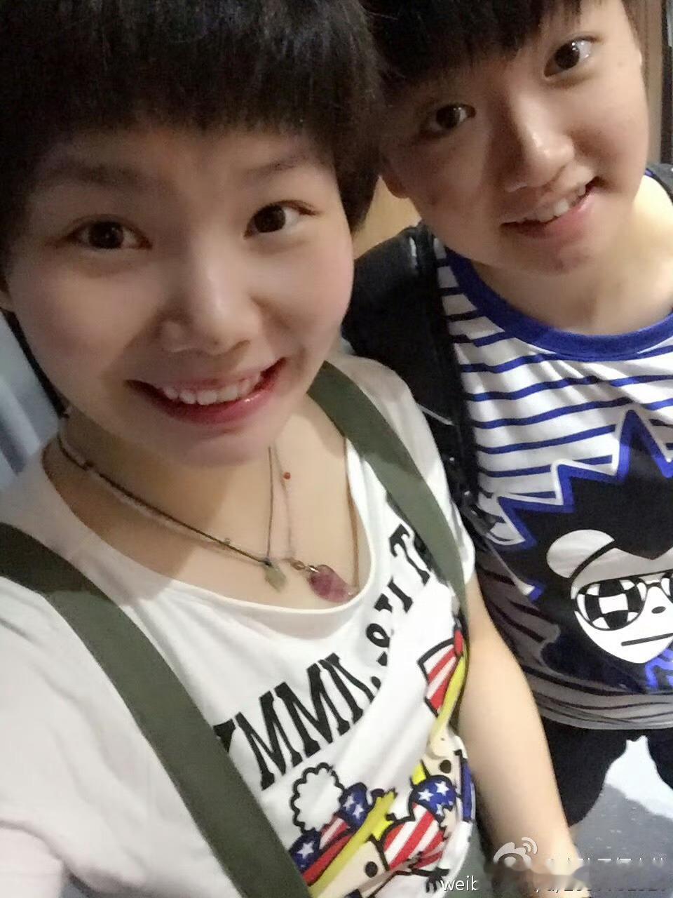 妹子的小内双展开😋​​​