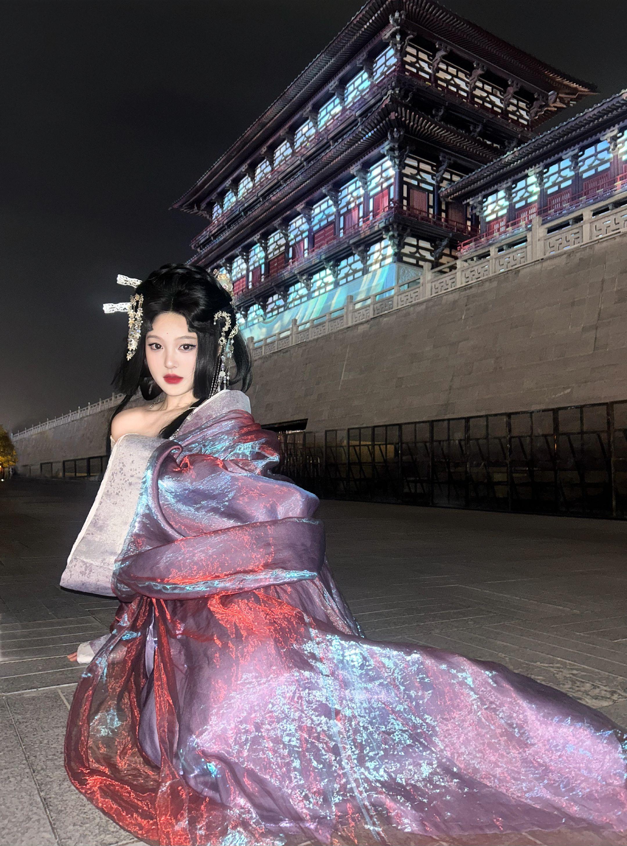 美人不是凡胎生。