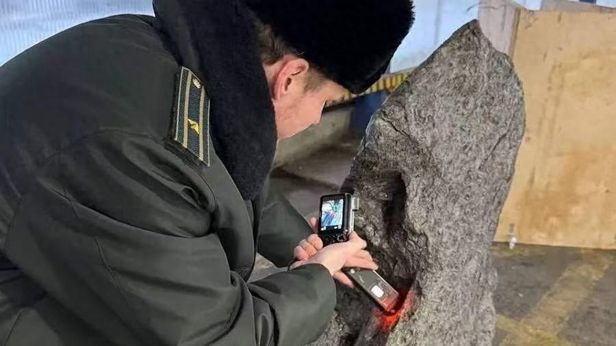 真是反了天了！咱们国家的宝贝竟然被人当成破铜烂铁往国外运，还是整整2吨重的“天外