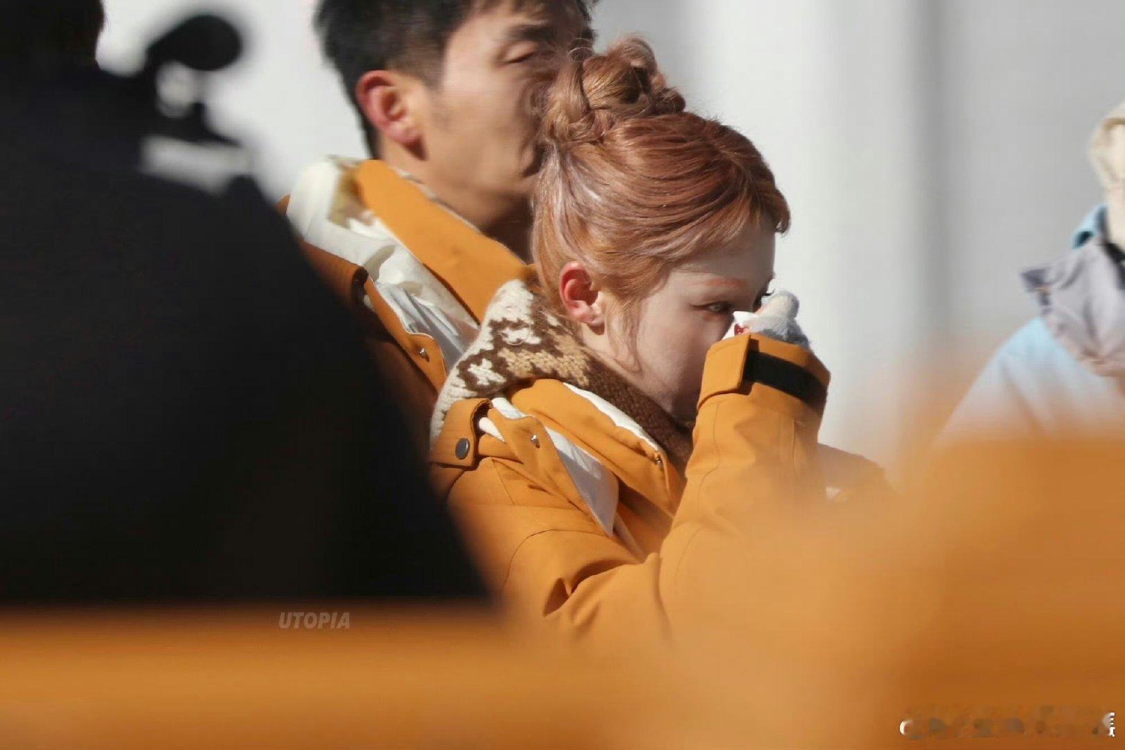 跑男录制现场，晨光里的升旗仪式让白鹿动容落泪，简单纯粹的情绪，满是对祖国的深切热