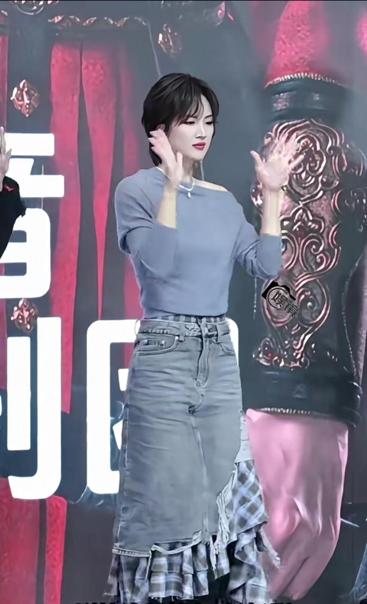 姚安娜皮肤很白，劳资就喜欢这个调调。她还好，就喜欢演个戏。没做什么坏事。小姑娘起