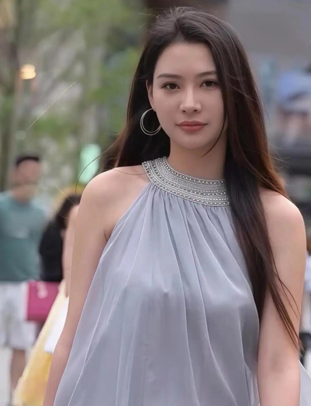 ＃分享一句深情的语句＃你是我路过人间，最不敢声张的一场心动。