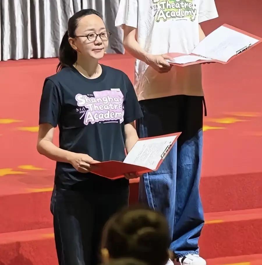 王一楠作为上海戏剧学院开学典礼上的新生代表，有一点很让人佩服，那就是她早就财富自