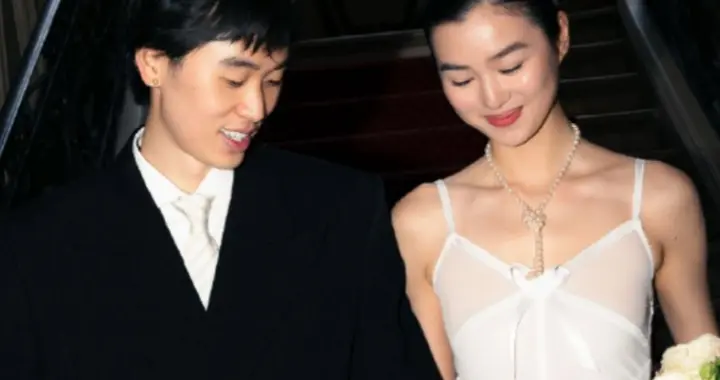 林依轮大儿子官宣结婚, 超模妻子晒婚纱照, 婆媳超像, 幸福满满