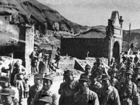 1949年12月，西南地区的国民党军队即将全面崩溃。国民党第38军军长李振西却仍