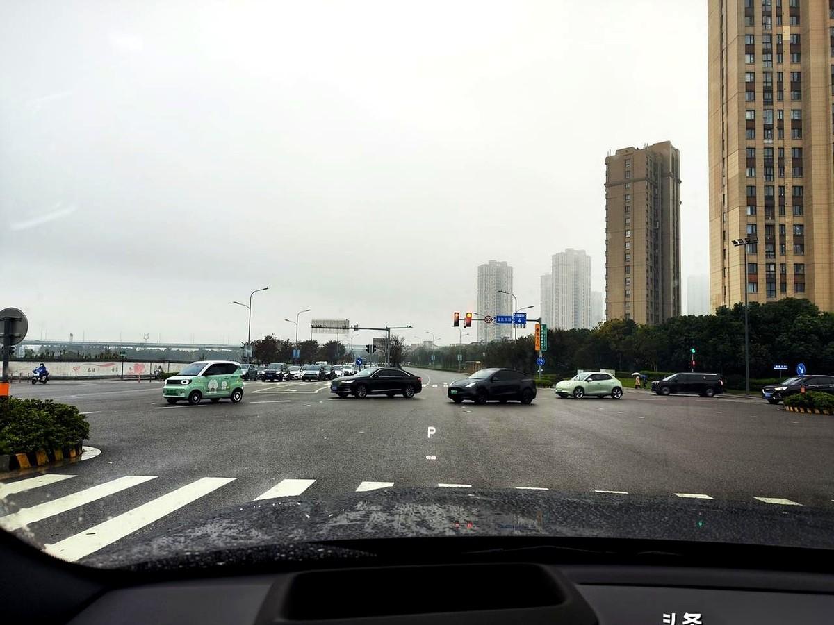 一觉醒来，两万块钱没了。真没了。就因为昨晚的一纸通知，宁波这边的车辆报废补贴，