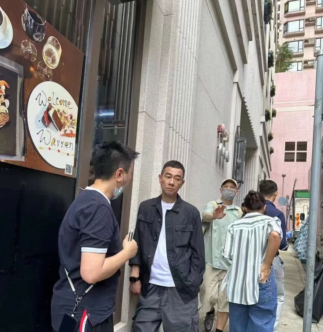 陈小春这个人，挺让人琢磨不透。你说他不喜欢女儿嘛？爸爸去