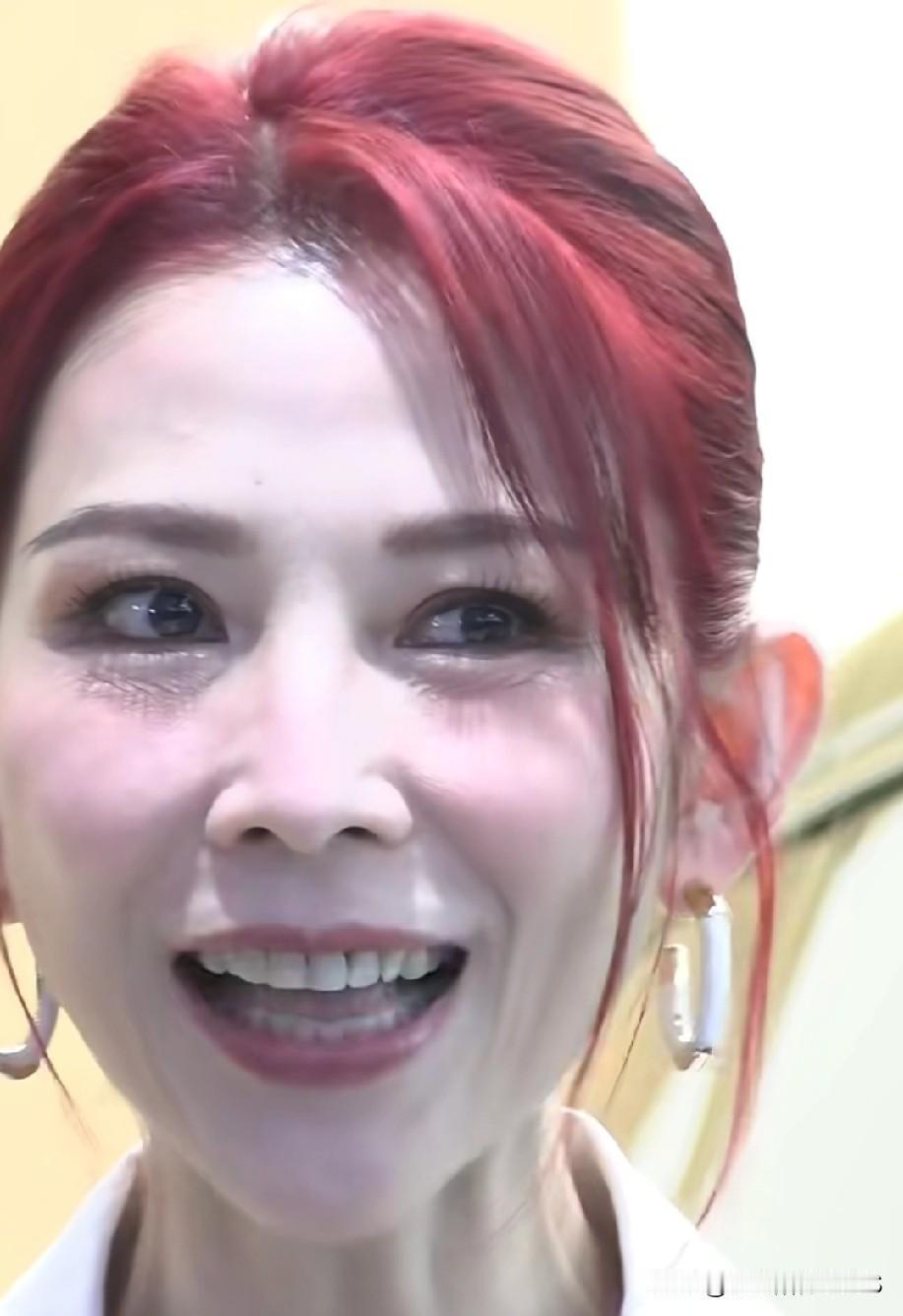 蔡少芬年轻时真是无死角美人！现在状态依旧能打，这脸型太抗衰老了吧？连死亡顶