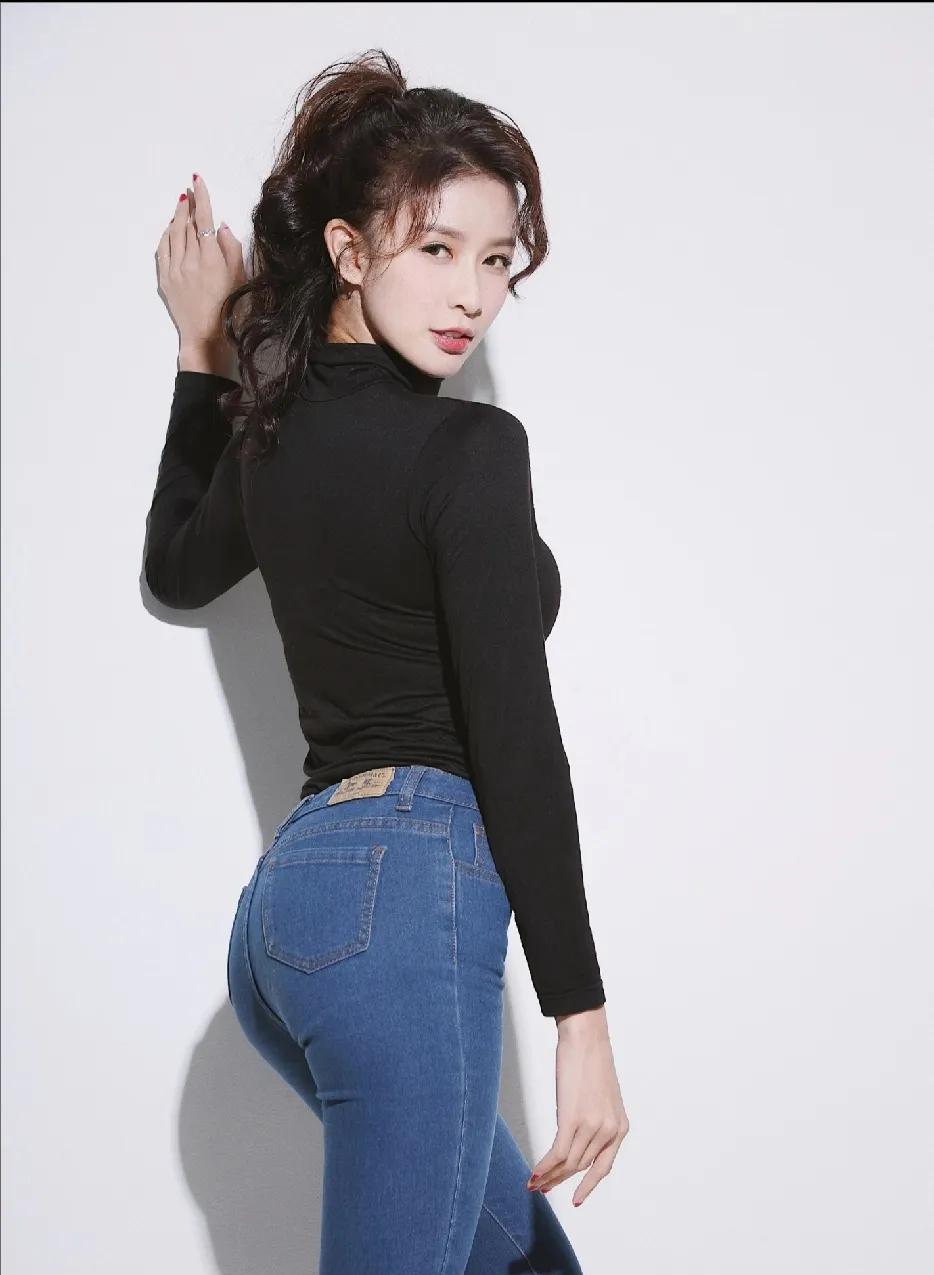 蔡卓宜这个女孩可不简单，她今年只有31岁，却被称为是马来西亚四大美女之一不是