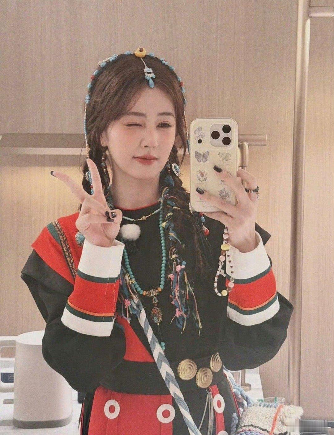 白鹿发誓明年四月前不进组奔跑吧白鹿在跑男里许下“休长假”的承诺，让粉丝既不舍又