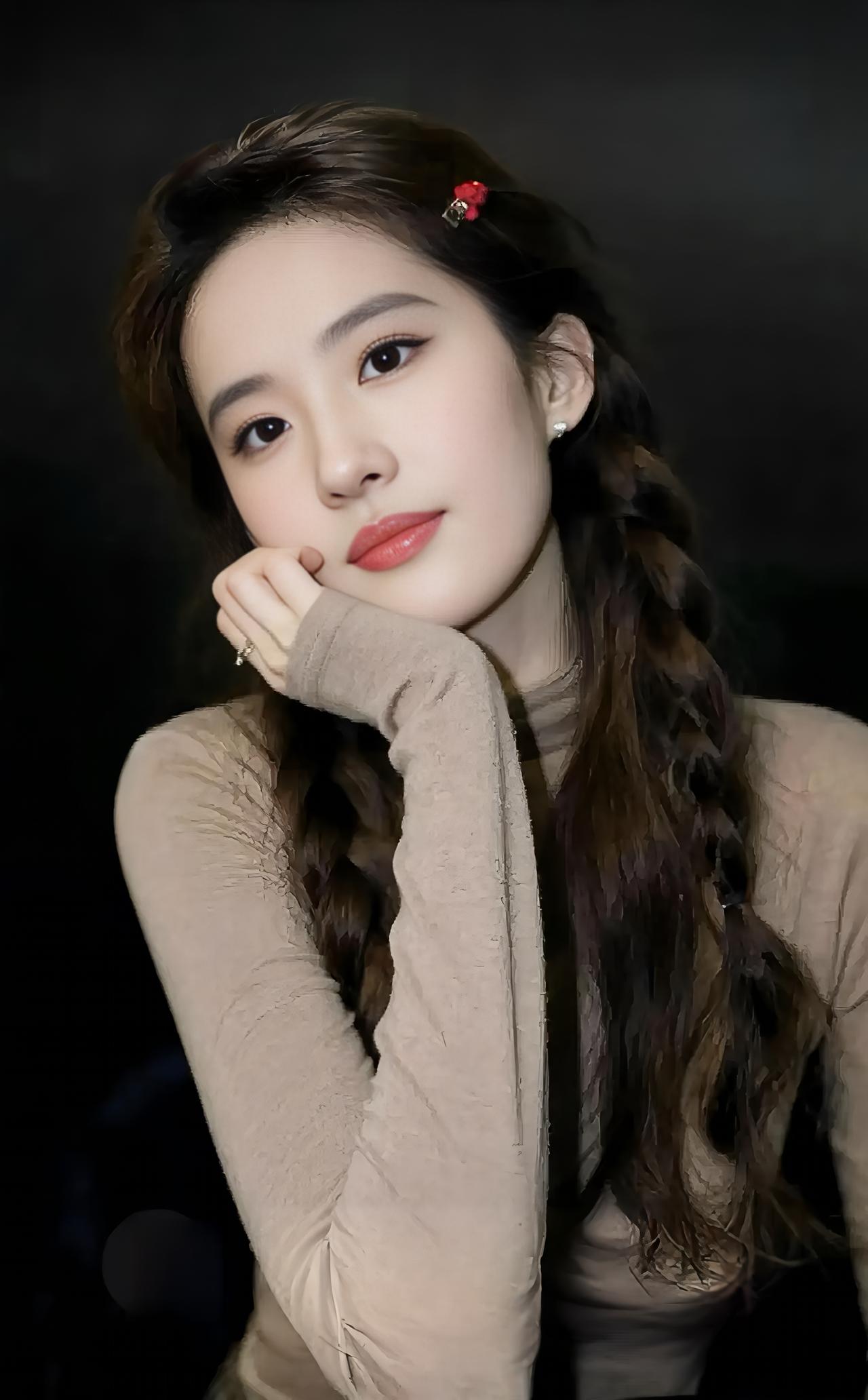 人间芳菲二月天，人面桃花相映红。～十六岁的花季！美女究竟能有多美刘亦菲多