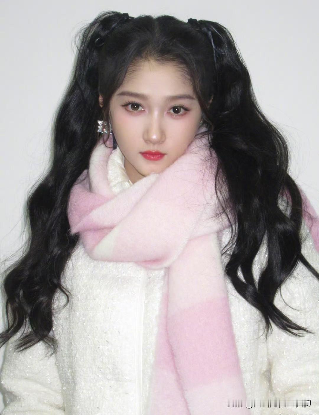 关晓彤如果这个时候上微博，发几句模糊不清的文案，比如“从此都是晴天”，“