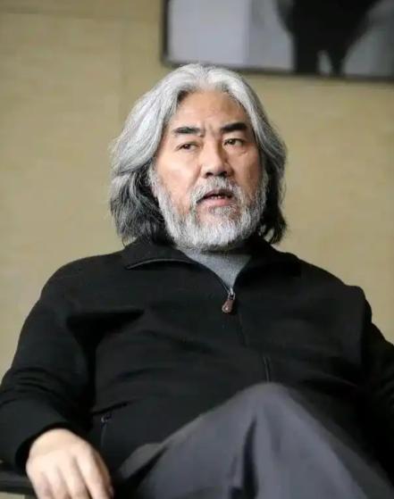 张纪中这事挺唏嘘74岁的人了，被小31岁的妻子当众甩脸子。视频里清清楚