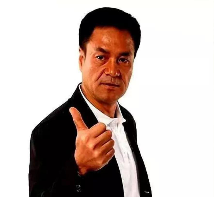 1994年，王志文爱上了尤勇智的女朋友许晴，尤勇智痛哭流涕来到葛优家说：“兄弟，