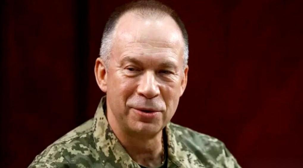 最大的金主，眼瞅着就要断供了。全世界都等着看你怎么垮。结果你站起来，擦擦脸上