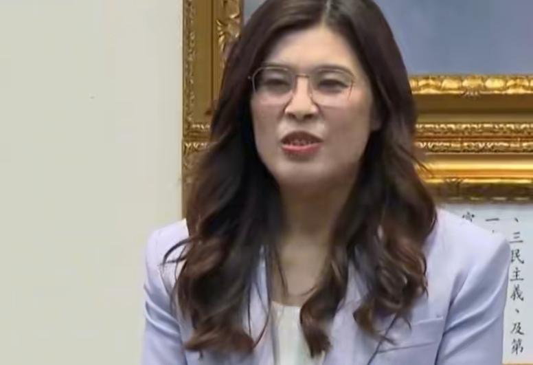郑丽文：今天（6日）向韩国瑜道歉，负荆请罪。韩国瑜说，此事已经翻篇。没想到，