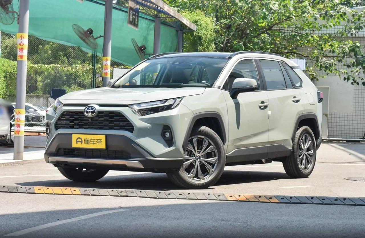 作为一台“开不坏”的日系SUV，RAV4荣放在二手市场一直稳如老狗——保值、省油
