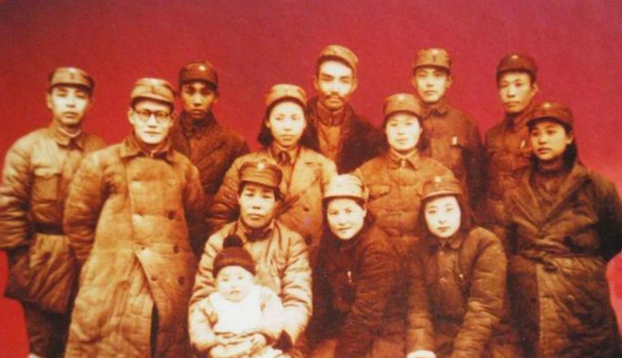 1938年冬，正在抗大学习的原红30军政委李先念接到总政通知：“组织准备派你去八