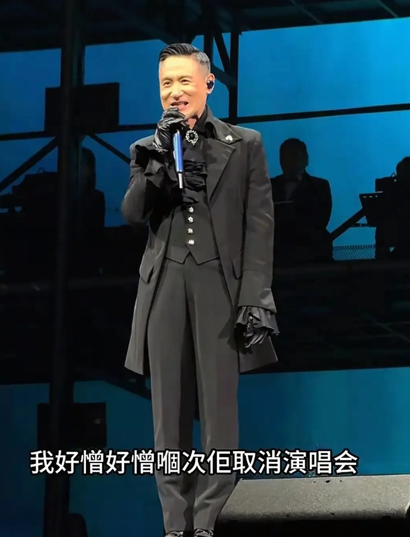 64岁张学友的体面，打了多少人的脸2025年巡演现场，张学友多次高音失控，主