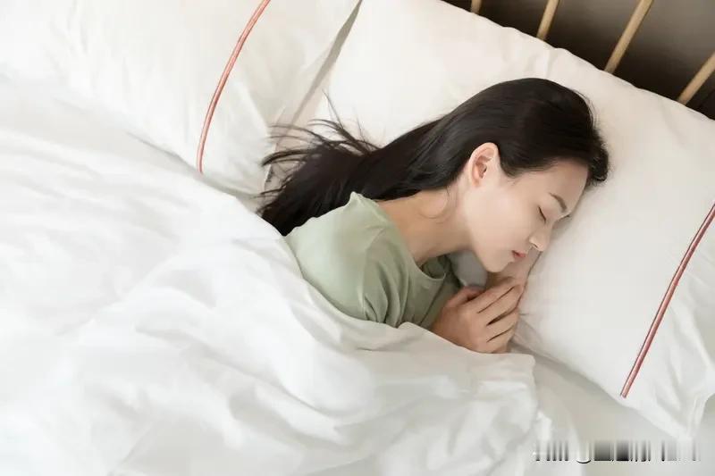 不少男生在感情中都有些迷糊，常常弄不懂女生的心思。实际上，当女生想“睡”你时，会