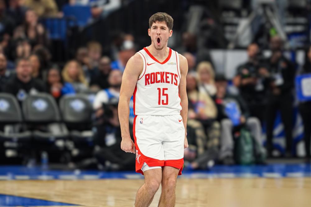 6年6600万合同，换来一句“我们应该感到羞愧”。乌度卡在发布会上，脸黑得像