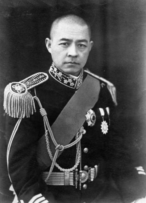 1940年，张自忠战死时，身边的随从马孝堂被日军一刀砍中脖子，他忍着剧痛滚进旁边