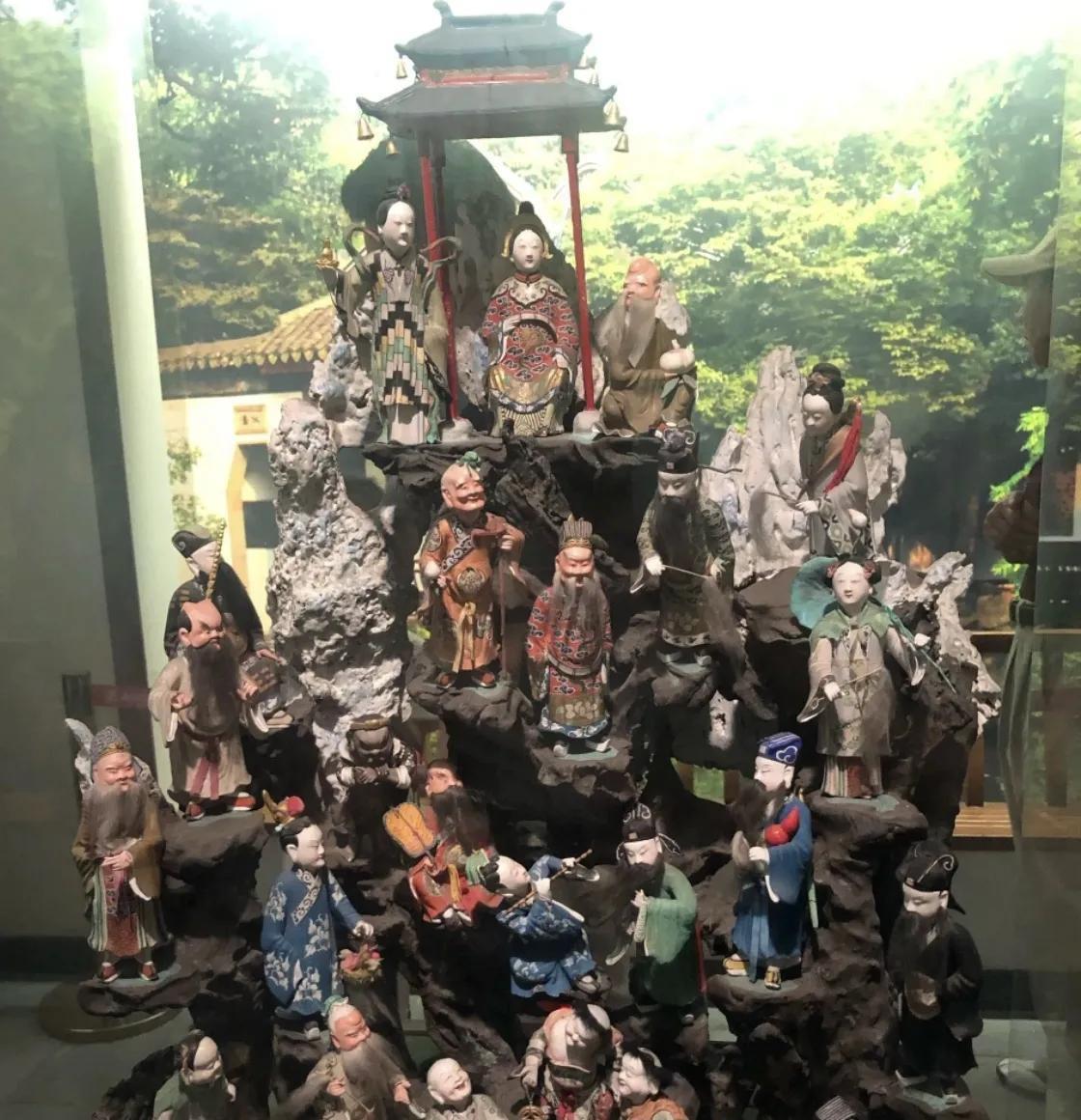 19世纪中叶的清朝，正处在内忧外患的夹缝中。鸦片战争后，国门洞开，列强环伺，而清