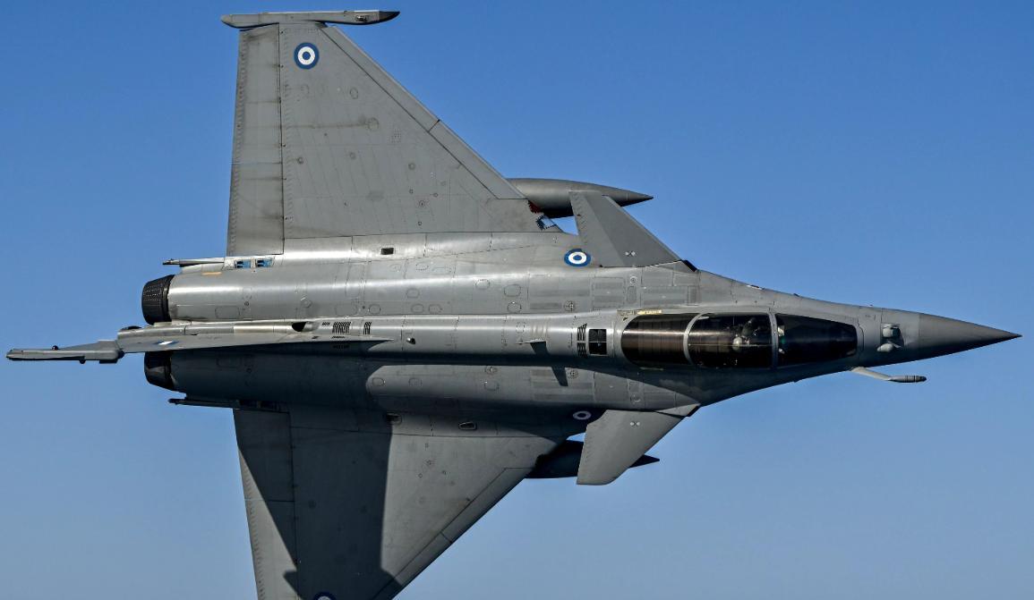 当初为什么阵风战斗机被歼-10击落后，美西方反应这么大？原因很简单，当年的阵风战