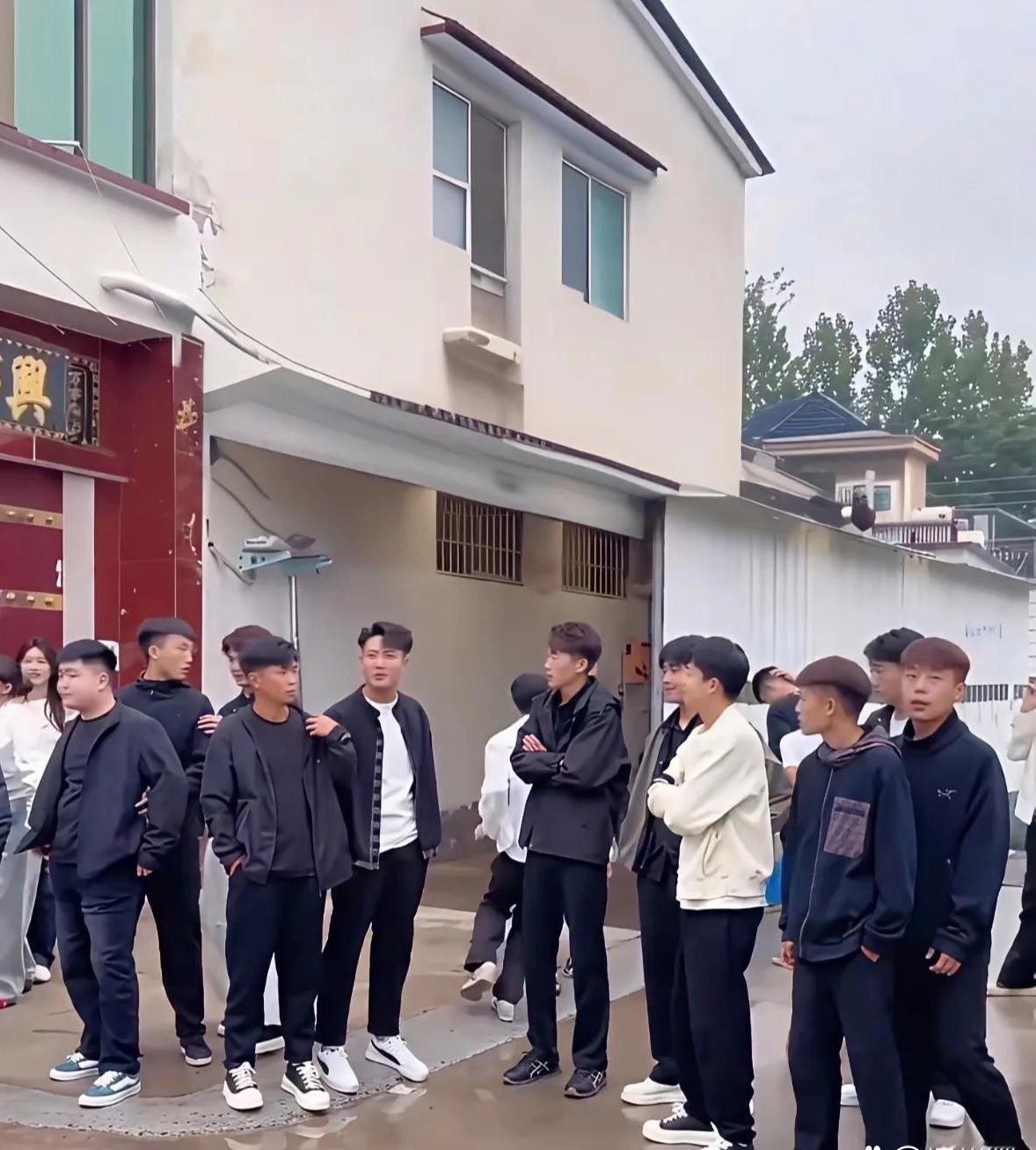 现在农村的光棍越来越年轻化，以前是80，90后是主力军！现在是00后变成了主力军