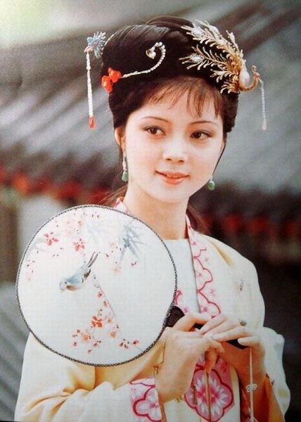 女性喜欢宝钗的多，还是喜欢黛玉的多？无意中看到这样一个话题，觉得有必要分析一