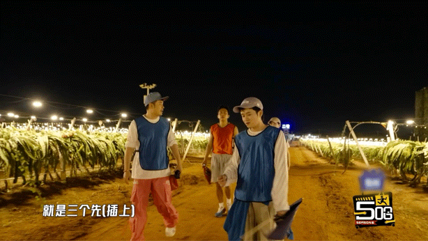 五哈鹿晗优雅永不过时哈哈哈哈哈邓超和陈赫凑在一起热火朝天地聊战术，转头就看见鹿晗