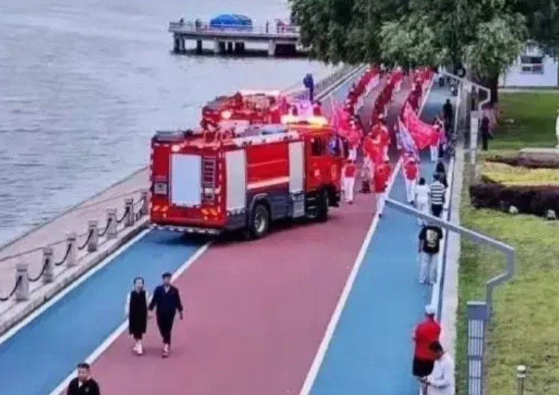 不知大家发现没有，辽宁朝阳徒步队伍阻挡救援车辆通行事件发生后，当记者采访徒步队伍