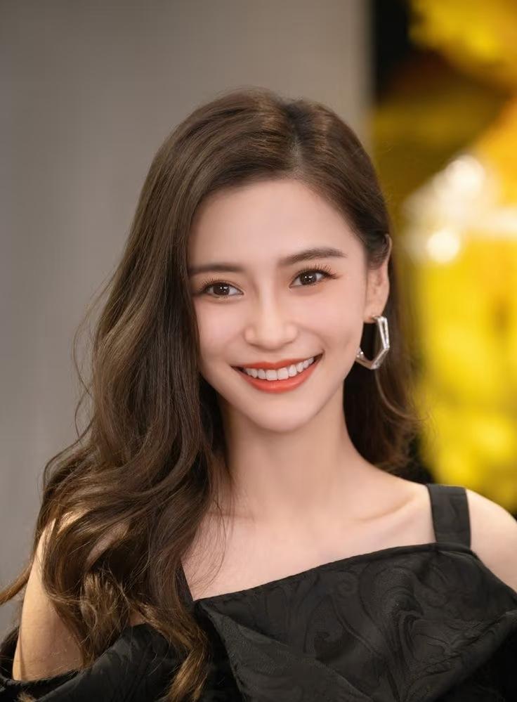 我问男同事：“杨颖长得这么漂亮，黄晓明为啥要跟她离婚呢？”男同事冷笑了一下，慢悠