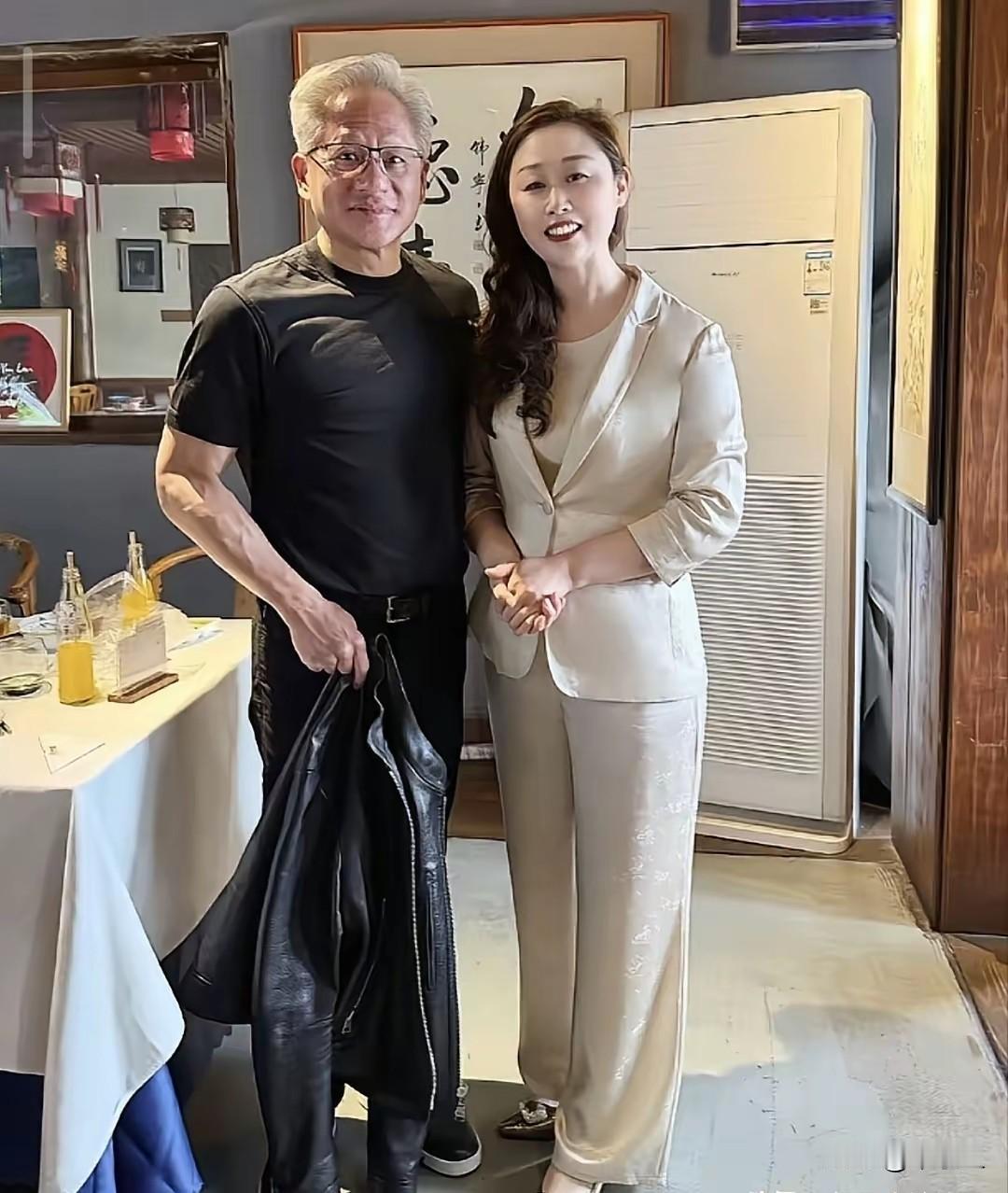 这个广告花多少钱也买不来，北京庆云楼绝对聪明的女老板，抓住黄仁勋来店吃饭的机会，