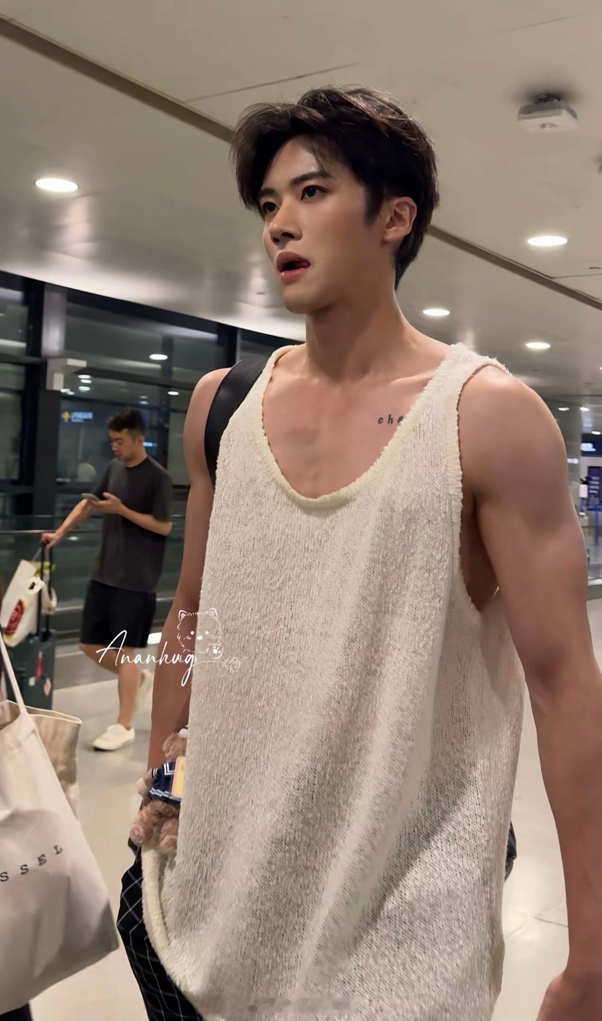 此男真的是Daddy级别的[爱心][爱心][爱心][爱心]闫桉这肌肉[大笑]