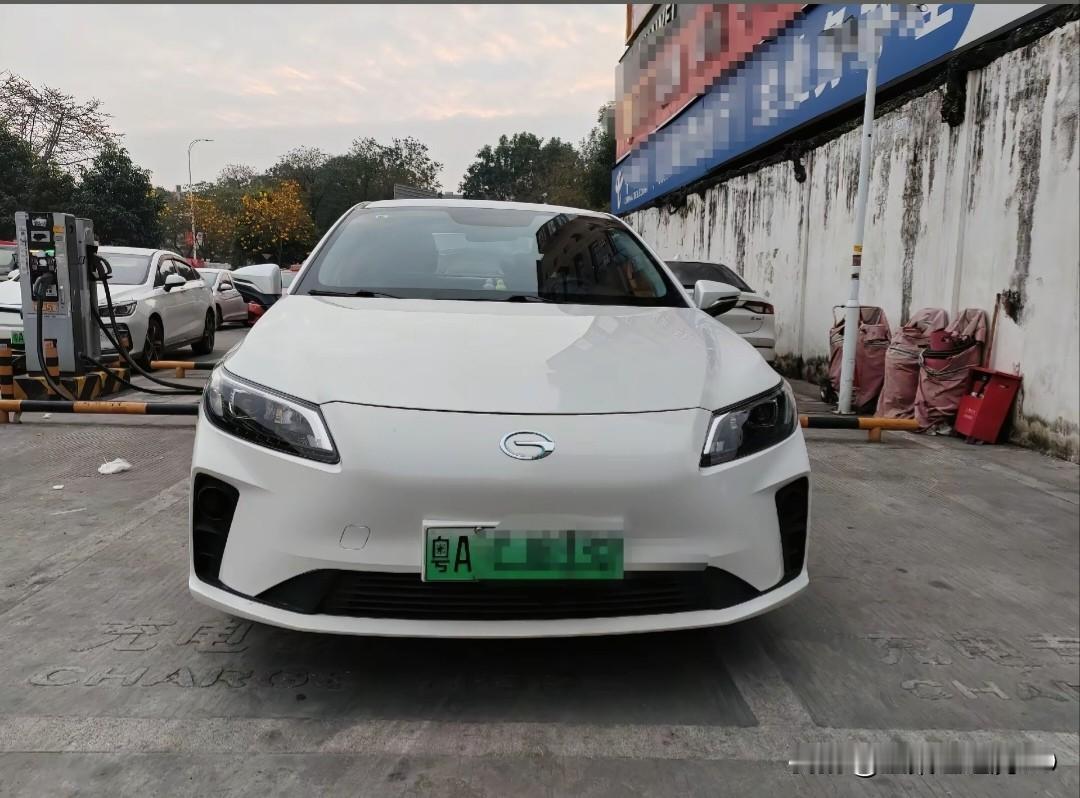 租车跑网约车。签合同没交钱之前说的可好听了，签了合同，交了钱。立马就变了，那副嘴