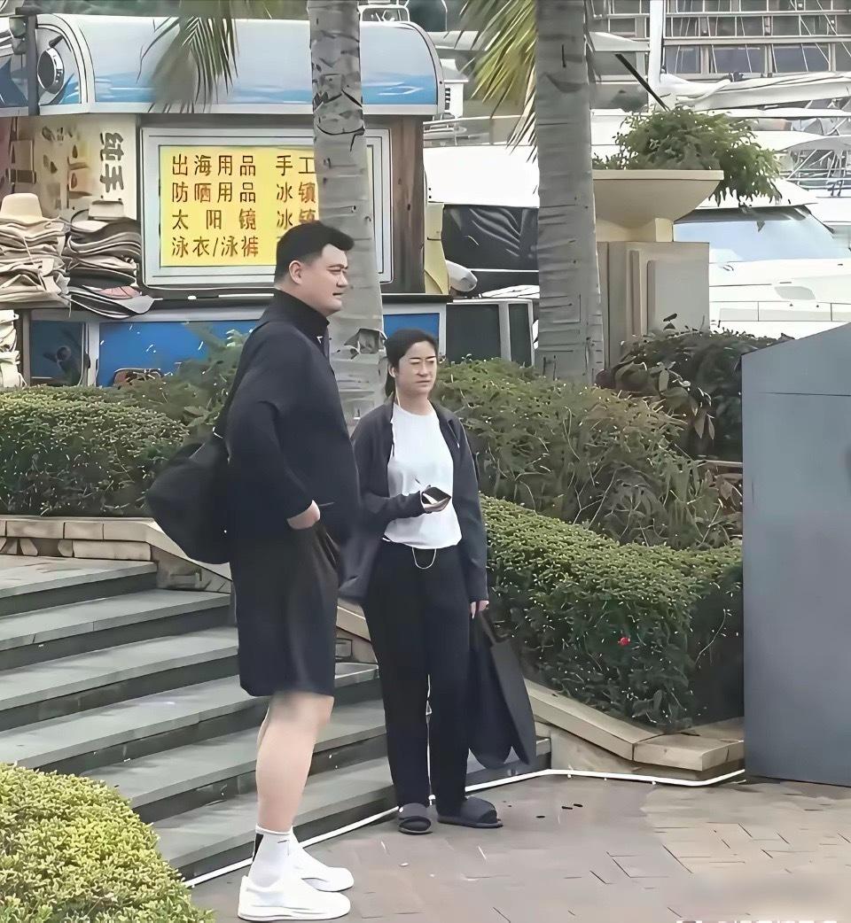姚明的女儿，像谁？有点说不出来的感觉