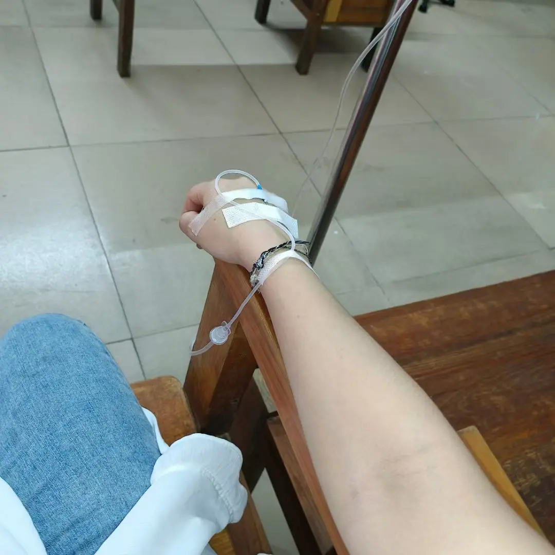 一个人去医院，一个人挂号，楼上楼下的跑了四五次，不会觉得委屈和害怕。可...