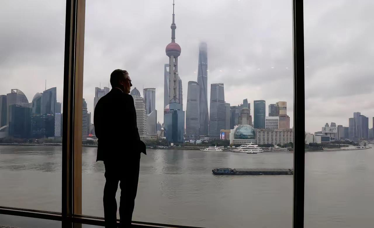 斯塔默回到英国后，他的随行记者意犹未尽，回忆道：“中方与斯塔默会谈的时候，提到两