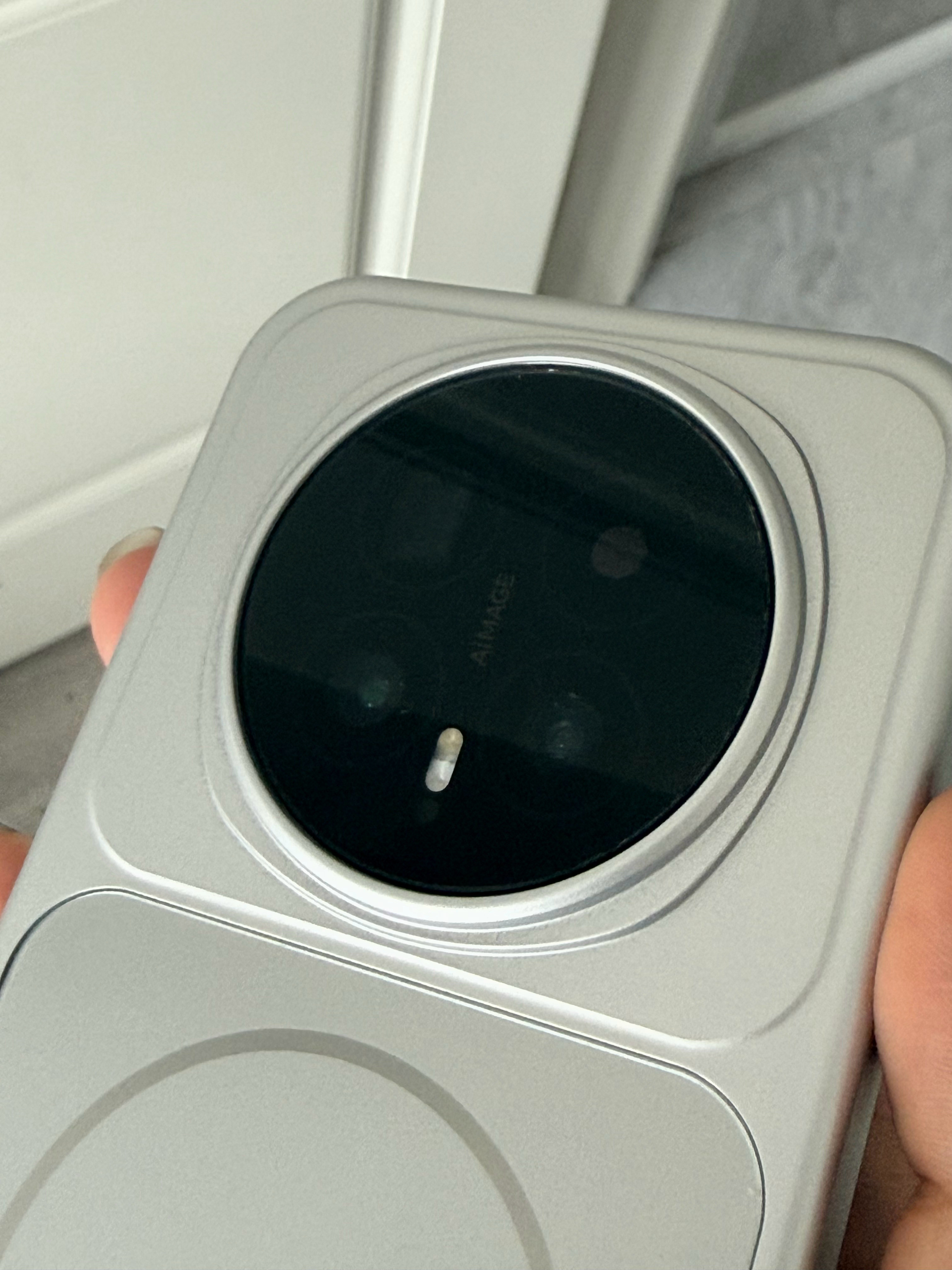 给我的荣耀Magic8换了个手机壳嗯，比那个清水壳好看多了